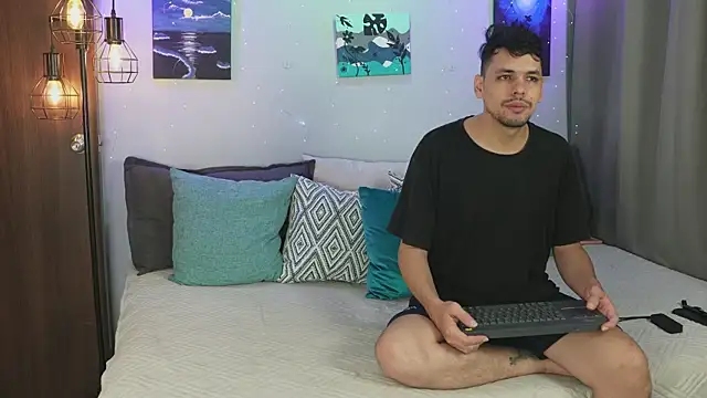 Snapshot of Cleoanubis- chatting on October 30, 7:43 am Cleoanubis- online show from October 30, 7:43 am