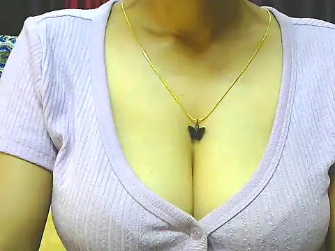 ishmita99 online show from April 3, 4:32 am