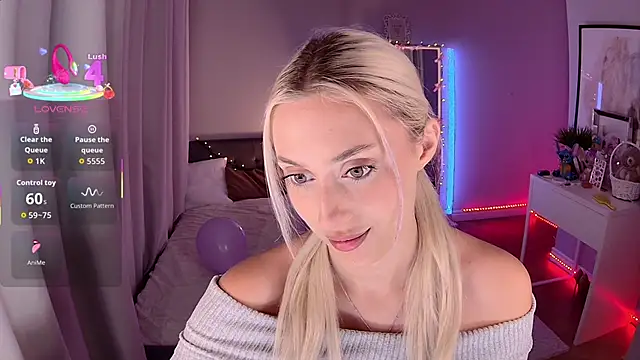 LoryWood online show from December 4, 3:43 pm