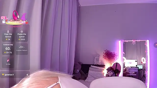 LoryWood online show from March 25, 3:51 pm