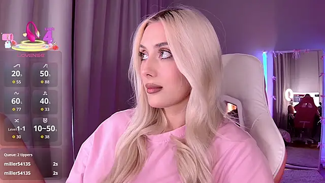 LoryWood online show from April 10, 2:44 pm