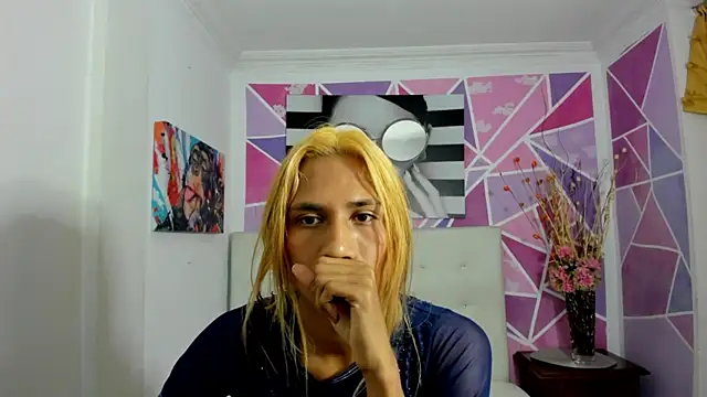 Snapshot of Brisahott chatting on January 20, 1:53 pm Brisahott online show from January 20, 1:53 pm