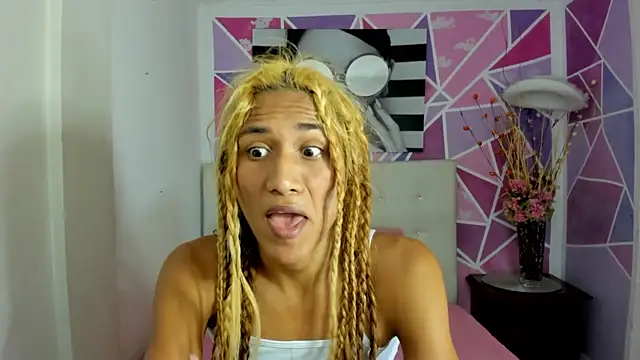 Snapshot of Brisahott chatting on January 31, 2:17 pm Brisahott online show from January 31, 2:17 pm