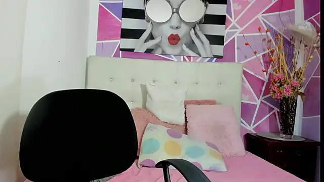 Snapshot of Brisahott chatting on February 8, 6:12 pm Brisahott online show from February 8, 6:12 pm