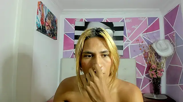 Snapshot of Brisahott chatting on March 6, 2:29 pm Brisahott online show from March 6, 2:29 pm