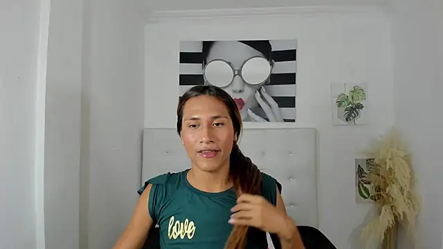 Snapshot of Brisahott chatting on September 11, 1:39 am Brisahott online show from September 11, 1:39 am