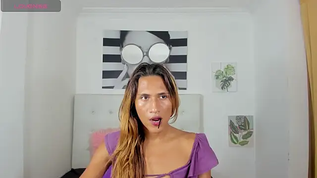 Snapshot of Brisahott chatting on October 24, 2:19 am Brisahott online show from October 24, 2:19 am