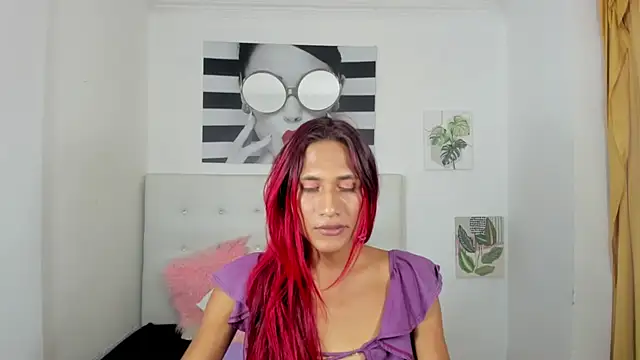 Snapshot of Brisahott chatting on October 30, 8:31 pm Brisahott online show from October 30, 8:31 pm