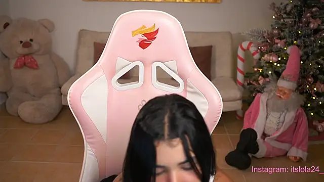 Snapshot of its_lola24 chatting on December 31, 3:23 am its lola24 online show from December 31, 3:23 am