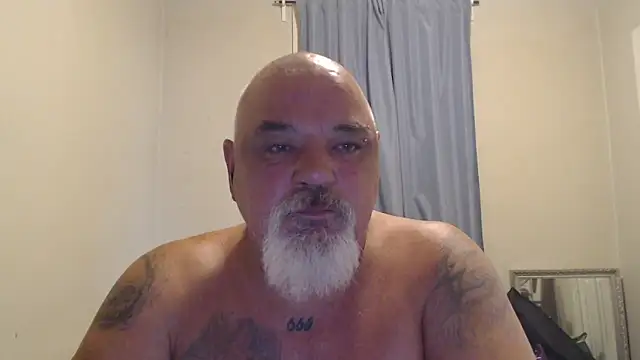 Newfiesausage1972 online show from October 14, 9:37 pm