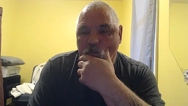 Newfiesausage1972 online show from November 9, 12:36 pm