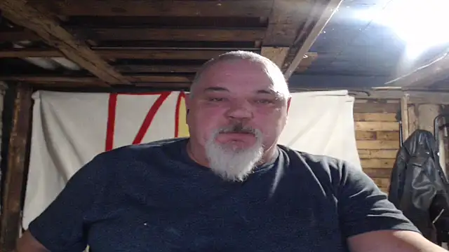 Newfiesausage1972 online show from December 16, 9:09 pm