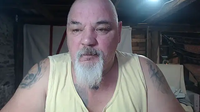 Newfiesausage1972 online show from March 6, 12:23 pm