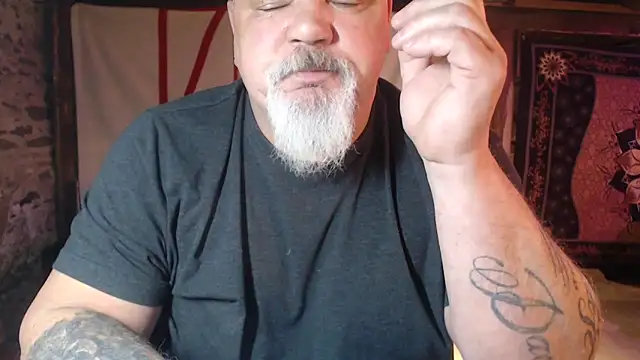 Newfiesausage1972 online show from March 28, 8:58 am