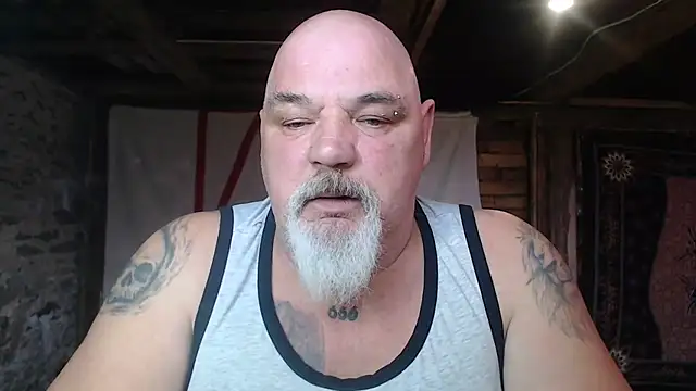 Newfiesausage1972 online show from March 28, 9:03 pm