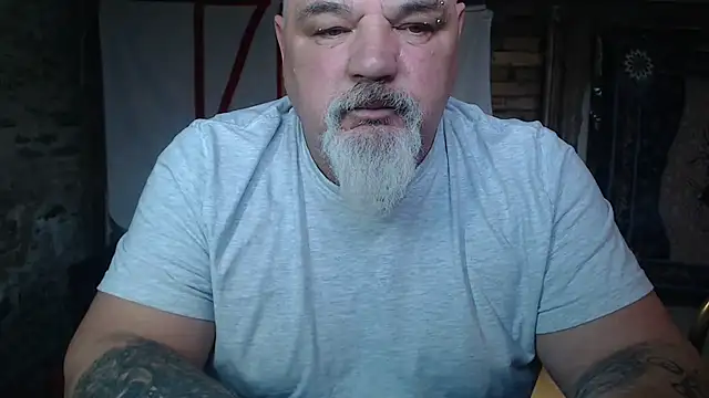 Newfiesausage1972 online show from April 7, 2:50 pm