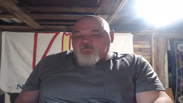 Newfiesausage1972 online show from April 18, 9:57 am