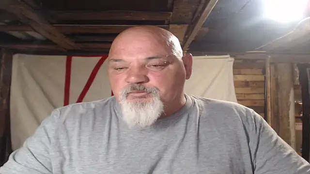 Newfiesausage1972 online show from May 31, 10:55 pm