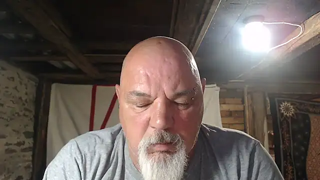 Newfiesausage1972 online show from June 5, 9:48 am