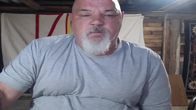 Newfiesausage1972 online show from June 7, 9:46 am