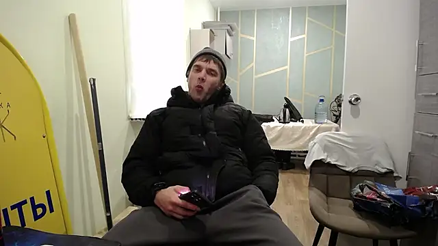 Snapshot of Max_2322 chatting on February 2, 6:56 am Max 2322 online show from February 2, 6:56 am