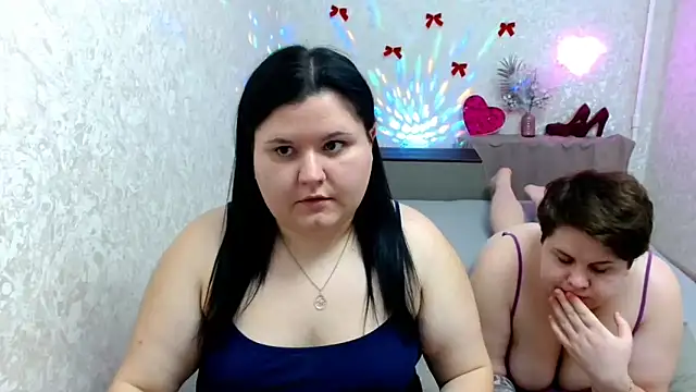 BeckyAndHellen online show from December 18, 2:28 pm