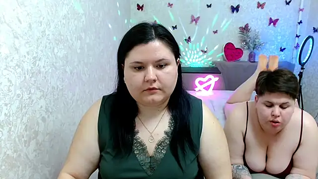 BeckyAndHellen online show from March 21, 8:08 pm