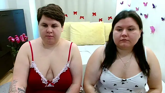 Snapshot of BeckyAndHellen chatting on October 13, 9:20 am BeckyAndHellen online show from October 13, 9:20 am