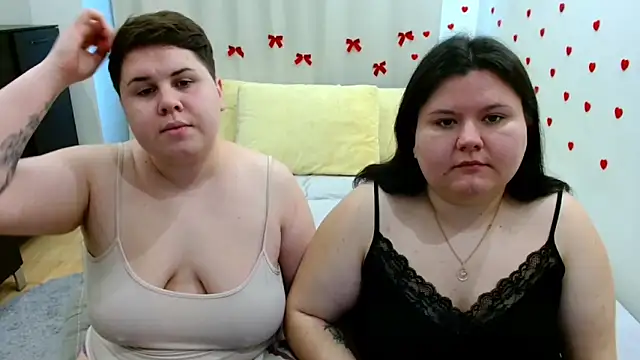 Snapshot of BeckyAndHellen chatting on October 25, 11:40 am BeckyAndHellen online show from October 25, 11:40 am