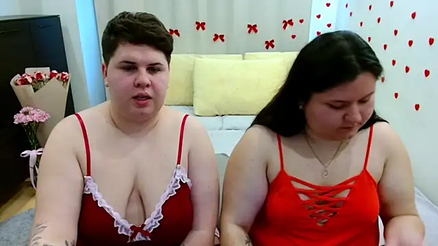 Snapshot of BeckyAndHellen chatting on October 28, 11:25 am BeckyAndHellen online show from October 28, 11:25 am