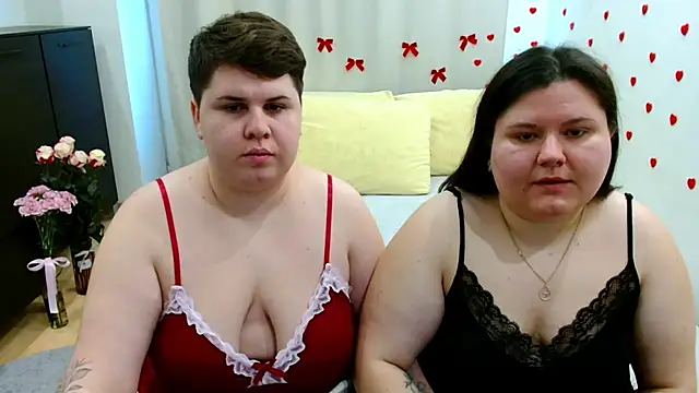 Snapshot of BeckyAndHellen chatting on October 30, 11:33 am BeckyAndHellen online show from October 30, 11:33 am