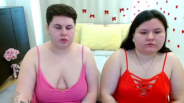 Snapshot of BeckyAndHellen chatting on November 1, 10:17 am BeckyAndHellen online show from November 1, 10:17 am