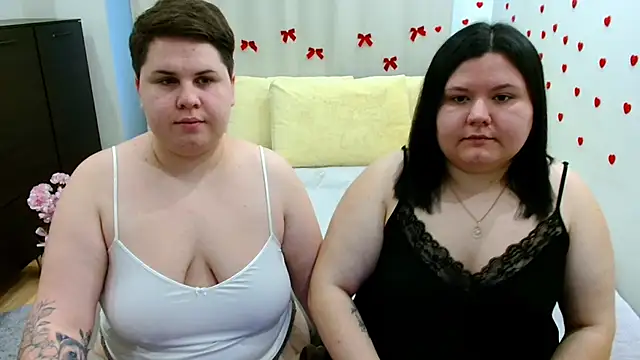 Snapshot of BeckyAndHellen chatting on November 6, 11:11 am BeckyAndHellen online show from November 6, 11:11 am