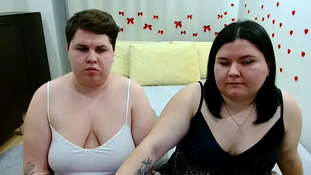 Snapshot of BeckyAndHellen chatting on November 15, 7:10 pm BeckyAndHellen online show from November 15, 7:10 pm