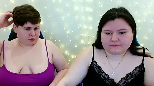 BeckyAndHellen online show from February 13, 11:50 am