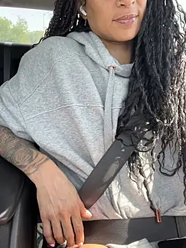 Shuggabutt online show from March 29, 9:26 pm