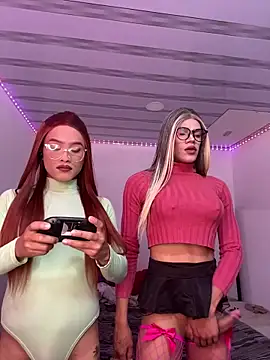 Snapshot of big_girl21cm chatting on February 10, 1:37 pm big girl21cm online show from February 10, 1:37 pm