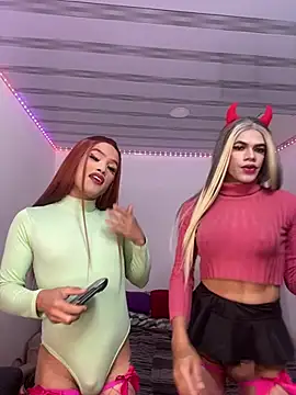 Snapshot of big_girl21cm chatting on February 12, 1:28 pm big girl21cm online show from February 12, 1:28 pm