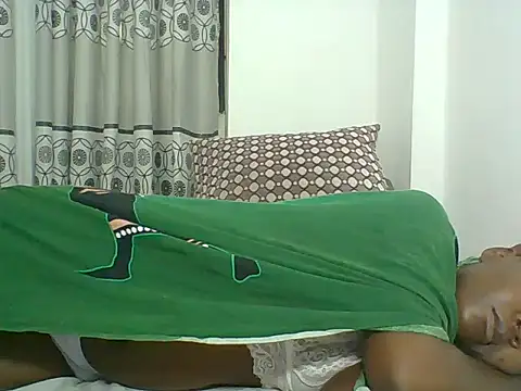 Snapshot of Chocolateskin4 chatting on July 2, 3:45 am Chocolateskin4 online show from July 2, 3:45 am