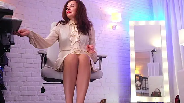 Snapshot of Nylon_Legs chatting on December 3, 9:46 pm Nylon Legs online show from December 3, 9:46 pm