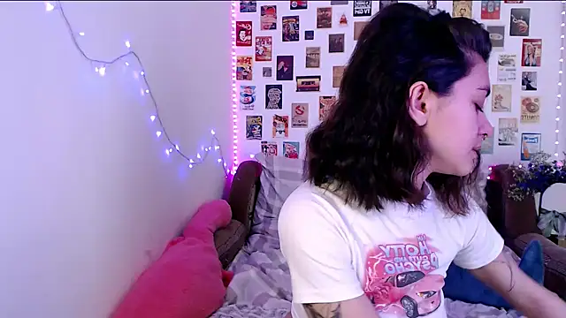 Snapshot of Celine_Dionn chatting on February 14, 9:34 am Celine Dionn online show from February 14, 9:34 am