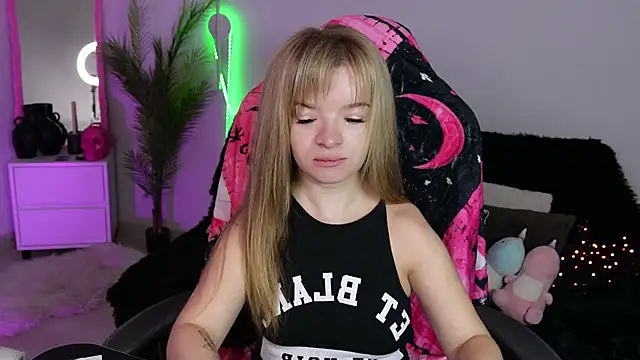 Eva Rosec online show from October 28, 8:51 am