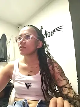 Snapshot of Yaumiko chatting on November 18, 11:59 pm Yaumiko online show from November 18, 11:59 pm