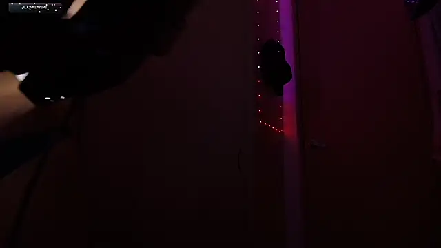 tinysofia  online show from February 1, 1:12 am