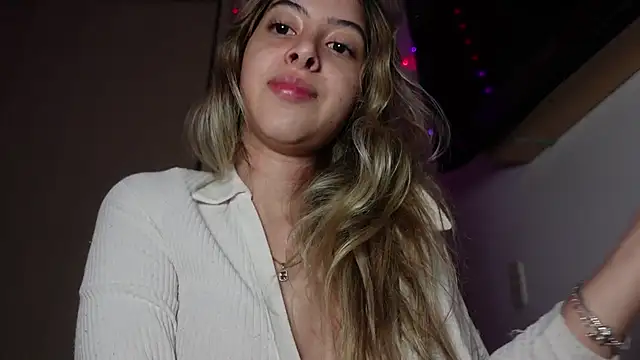 tinysofia  online show from September 18, 11:51 pm
