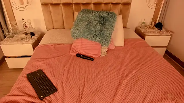 Twwiiggy online show from January 15, 2:49 am
