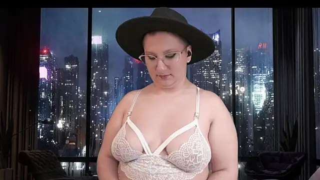 Ximenna Cruz online show from December 19, 8:13 pm