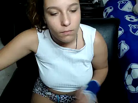 Snapshot of alexia_87 chatting on January 5, 11:12 pm alexia 87 online show from January 5, 11:12 pm