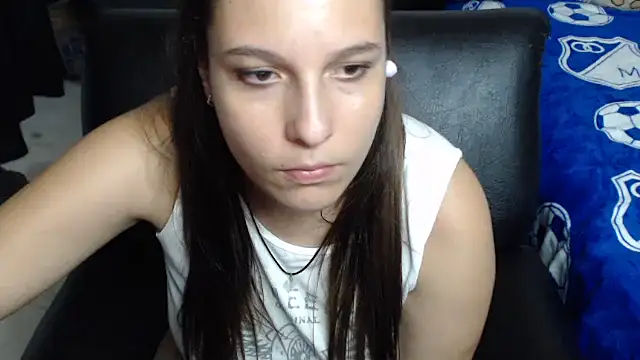 Snapshot of alexia_87 chatting on January 11, 5:10 am alexia 87 online show from January 11, 5:10 am