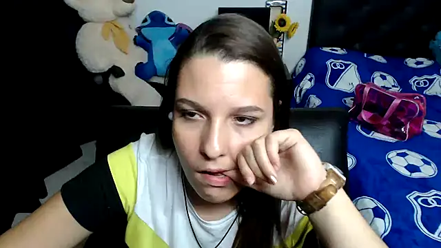 Snapshot of alexia_87 chatting on January 20, 4:32 am alexia 87 online show from January 20, 4:32 am